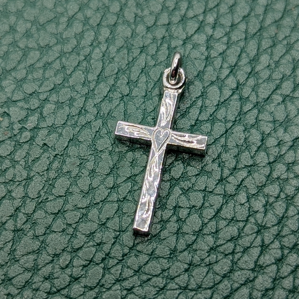 ✨ Delicate Silver heart Cross ❤️